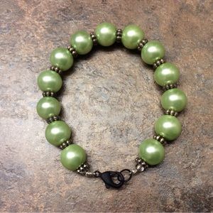 Small women’s/ girls silver and green glass bead bracelet